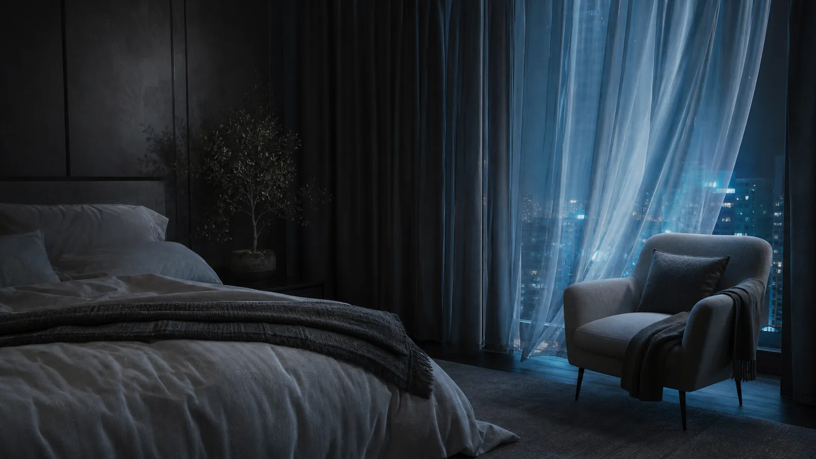 Ruhiges Schlafzimmer mit dunklen Stoffen und sanftem blauem Nachtlicht.